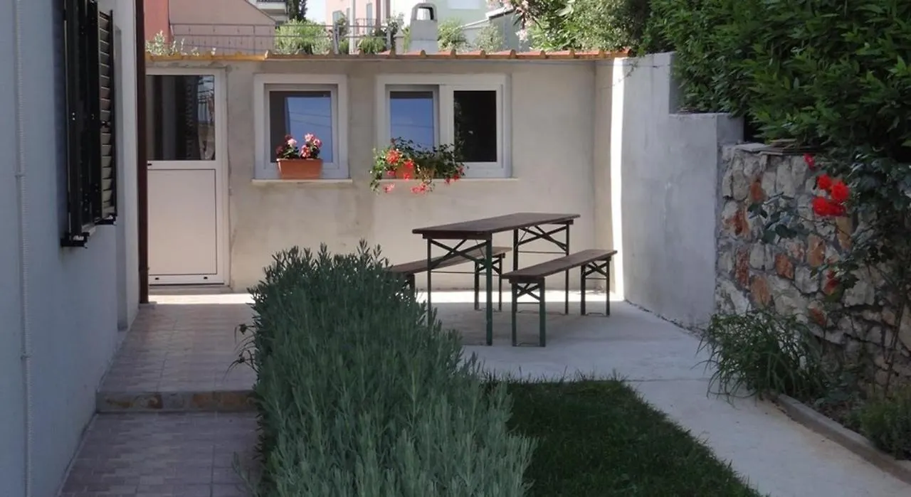 Apartment Okrug Gornji 32 Trogir